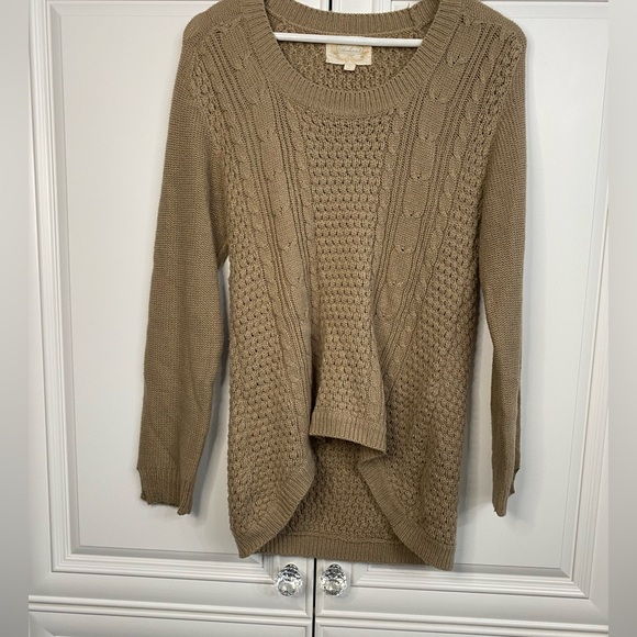 EUC Women’s Ambiance Large Hi-Lo Scoop Neck Cable Knit Sweater in Light Brown - Picture 2 of 10